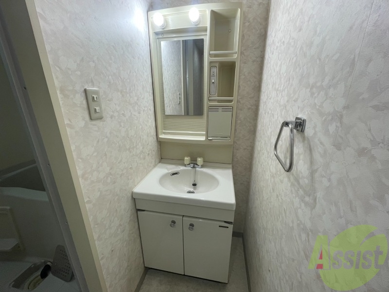 洗面設備　洗面台は独立していて使いやすそうですね。