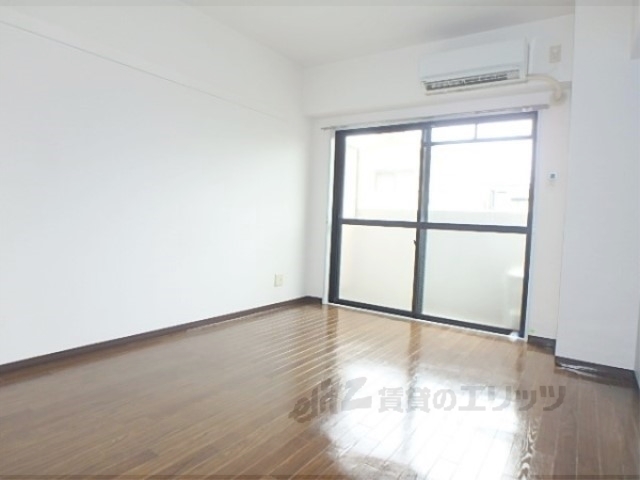 居室・リビング　６帖の明るいお部屋です