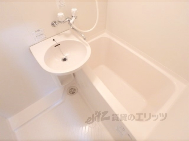 バス・シャワールーム　ゆったりとしたお風呂です