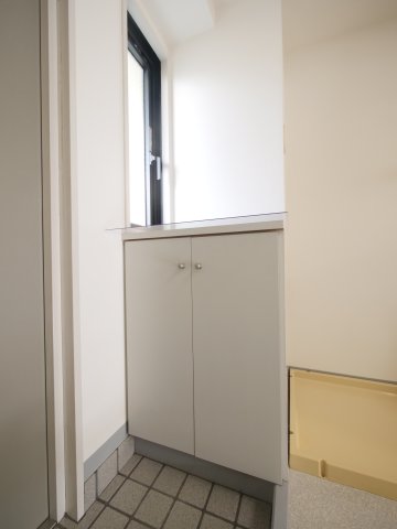 玄関　※写真は別の部屋のものです。