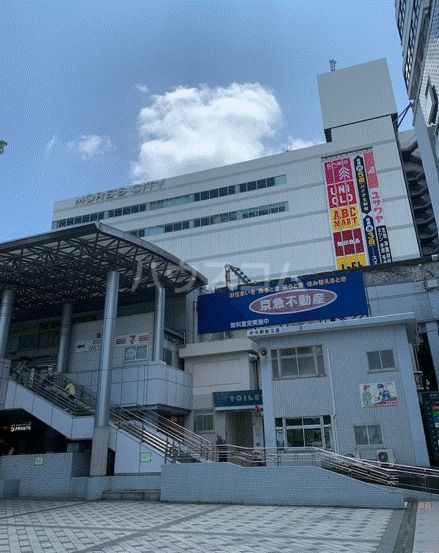 ショッピングセンター　横須賀モアーズシティ（ショッピングセンター）まで497m