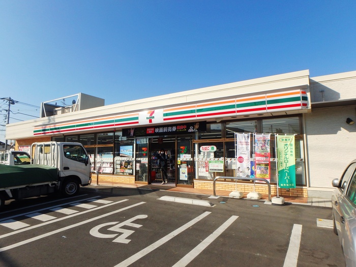コンビニ　セブンイレブン（コンビニ）まで406m