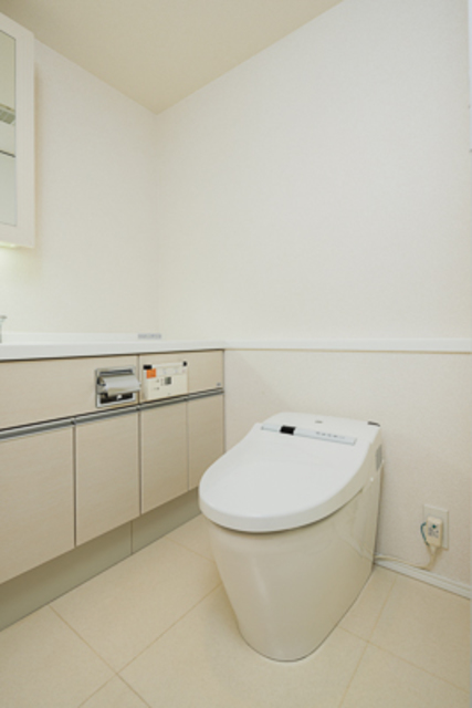 トイレ　※写真は同タイプ住戸です。