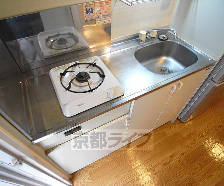 キッチン　一人暮らしに必要十分なキッチン