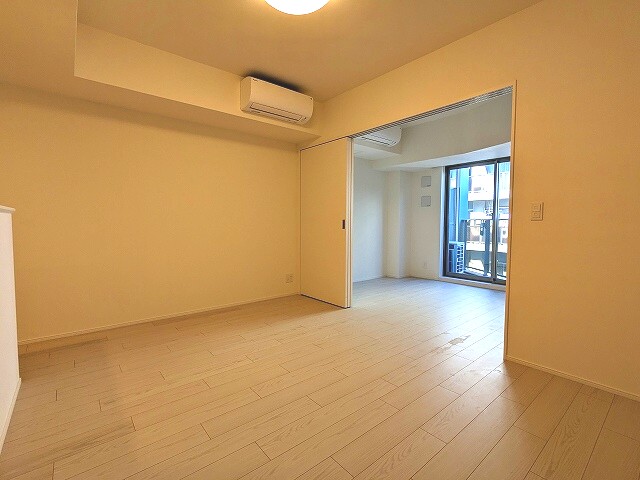 居室・リビング　エアコン2台と室内照明付で引越し費用軽減と取り付け取り外しの