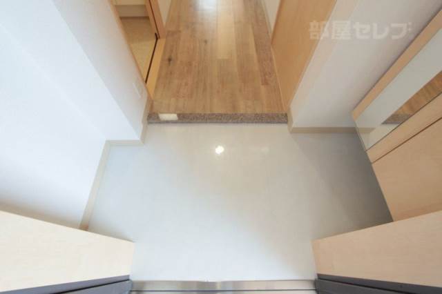 玄関　イメージにつき実際とは異なります