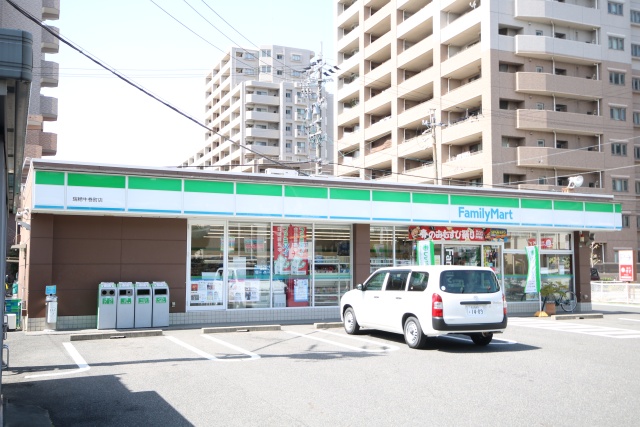 コンビニ　ファミリーマート　瑞穂牛巻町店（コンビニ）まで100m