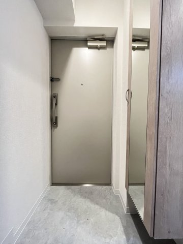 玄関　※別部屋参考写真