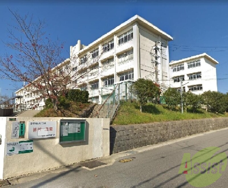 中学校　鈴蘭台中学校（中学校）まで861m