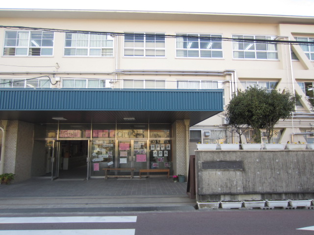 中学校　貝塚市立第二中学校（中学校）まで1187m