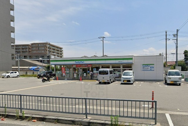 コンビニ　ファミリーマート　豊中島江町（コンビニ）まで318m