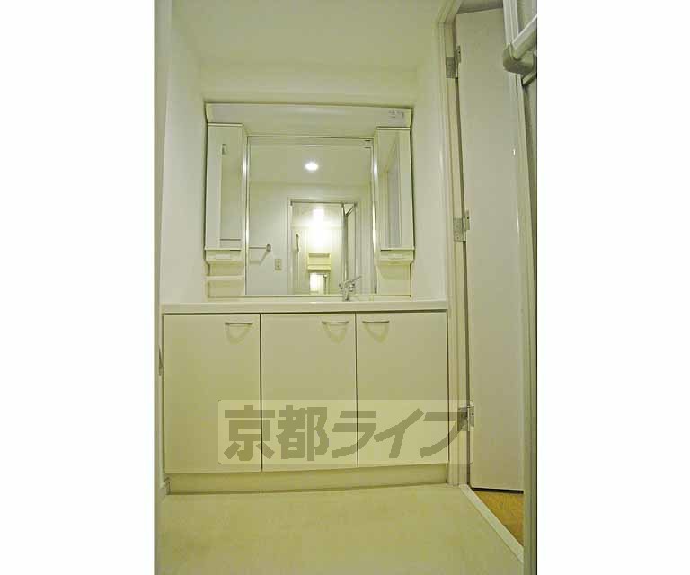 洗面設備　洗面台です。