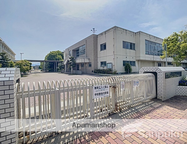 小学校　浮穴小学校（小学校）まで816m