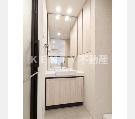 洗面設備　コンパクトで使いやすい洗面所