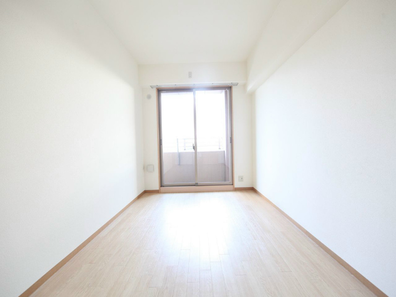 バルコニー　洋室7.7帖　クローゼット付（収納充実してます）