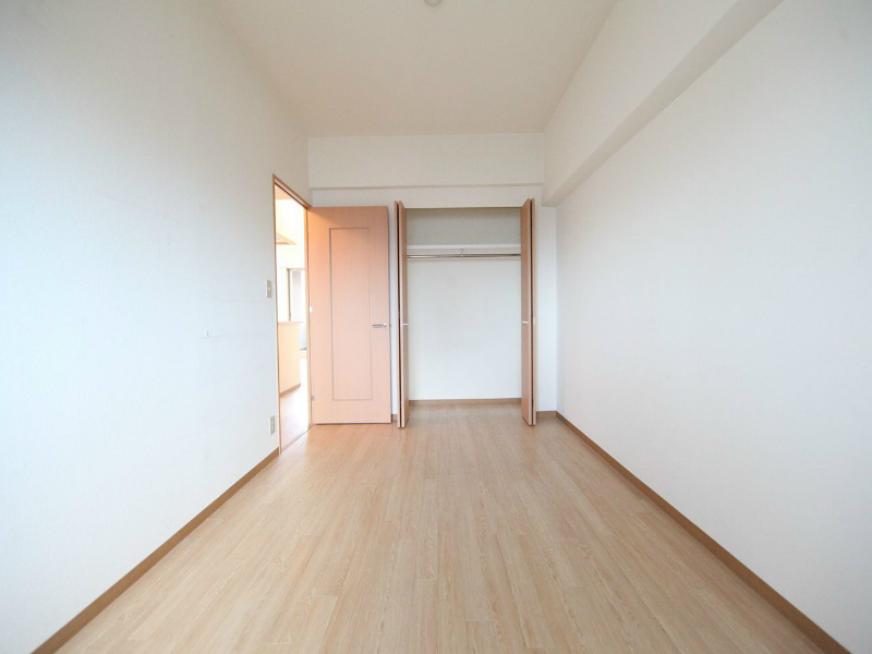 収納　北側洋室7.7帖　クローゼット付（収納充実してます）