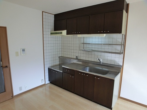 キッチン　※別号室参考画像になります。現況優先とします。