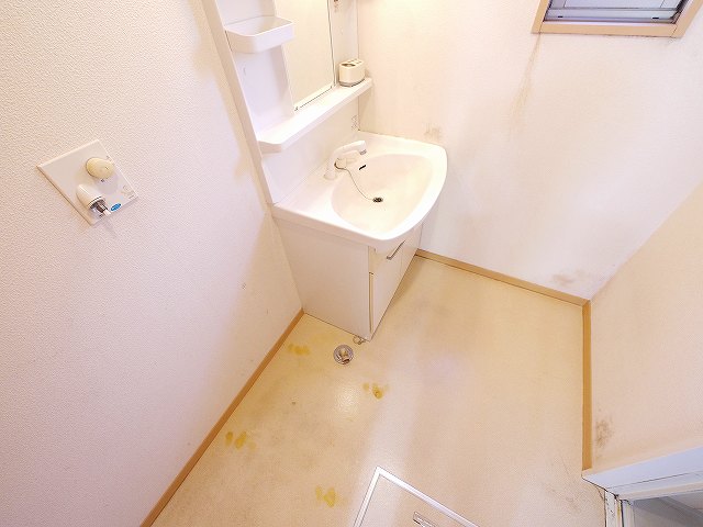 トイレ　落ち着いた色調のトイレです