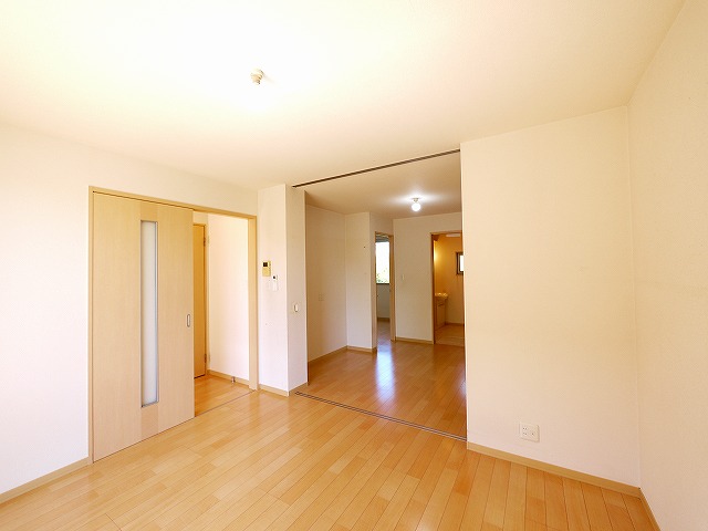 居室・リビング　明るい洋室です