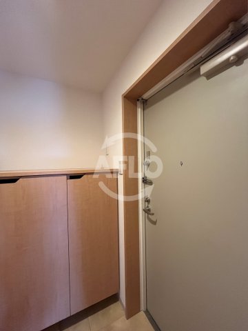 玄関　SERENiTE新大阪　玄関