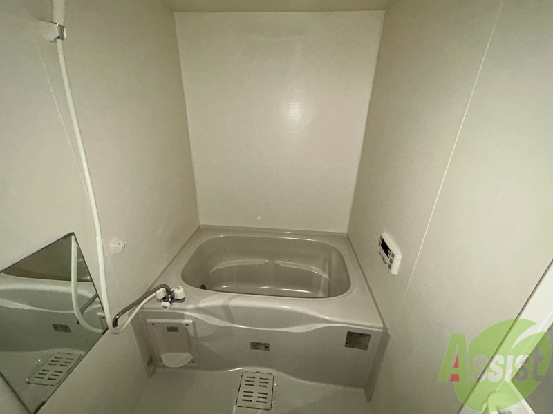 バス・シャワールーム　お風呂はゆったりと入るには十分な広さになっています。