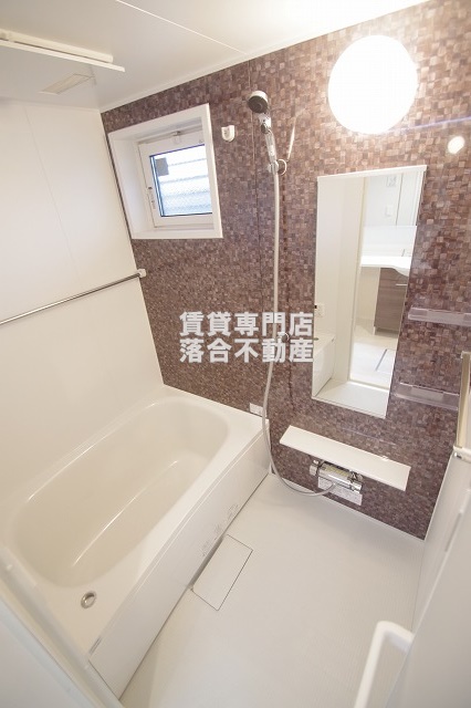 バス・シャワールーム　追い炊き機能、浴室乾燥機付き