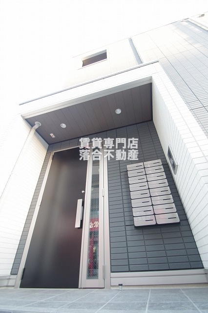 エントランス　オートロック付きで安心♪