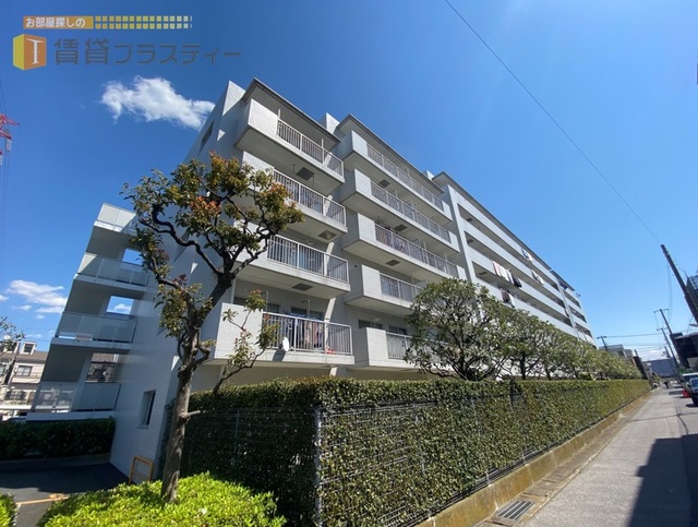 建物外観　日差し注ぐファミリーマンション。