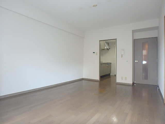 居室・リビング　独立キッチンで家具の配置もしやすいですね。