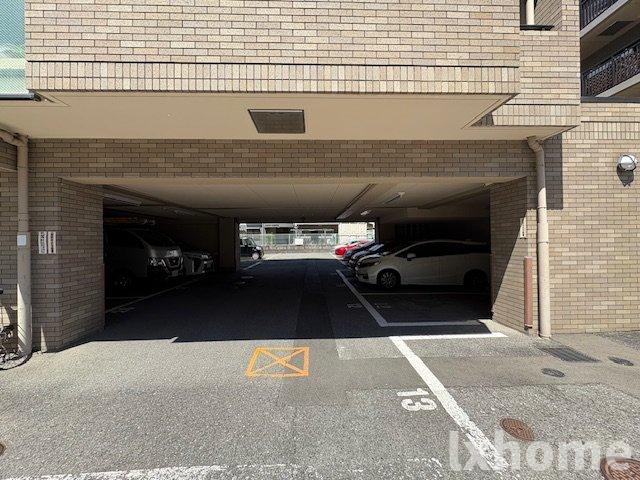 駐車場　駐車場があるので、車を買う予定の方も安心です
