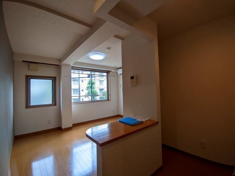 居室・リビング　☆明るい洋室☆