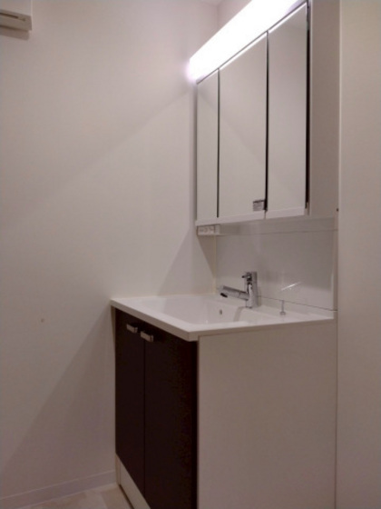 洗面設備　※掲載写真は同マンション別部屋参考写真となります。