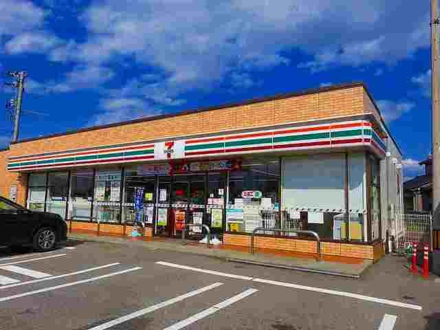コンビニ　セブンイレブン 砺波千代店（コンビニ）まで492m