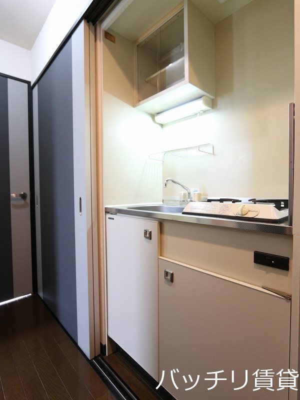 キッチン　別号室タイプの為、現状を優先致します。