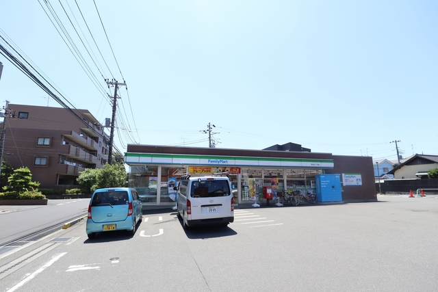 コンビニ　ファミリーマート南流山二丁目店（コンビニ）まで744m