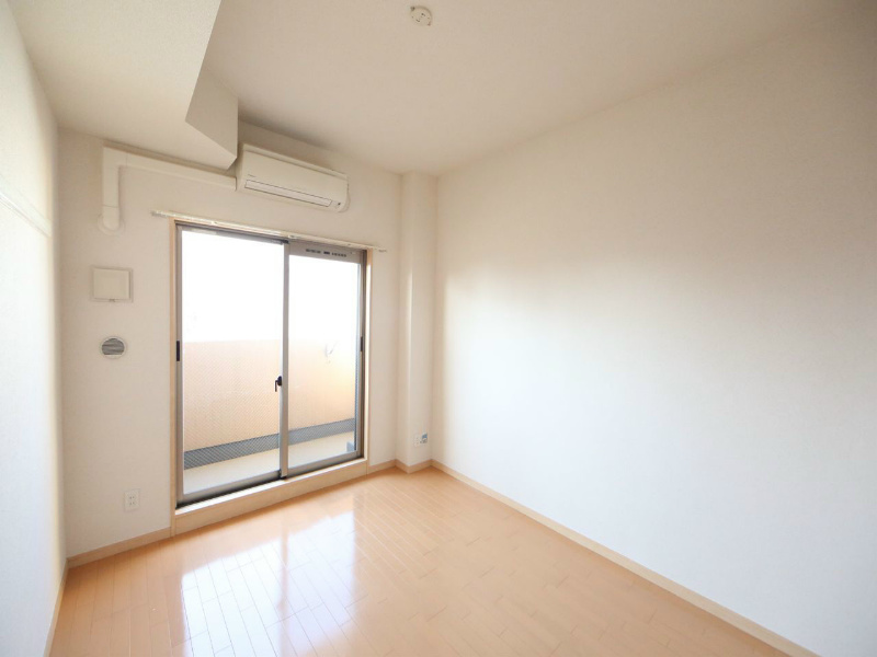 バルコニー　洋室6.3帖　クローゼット（収納充実してます）