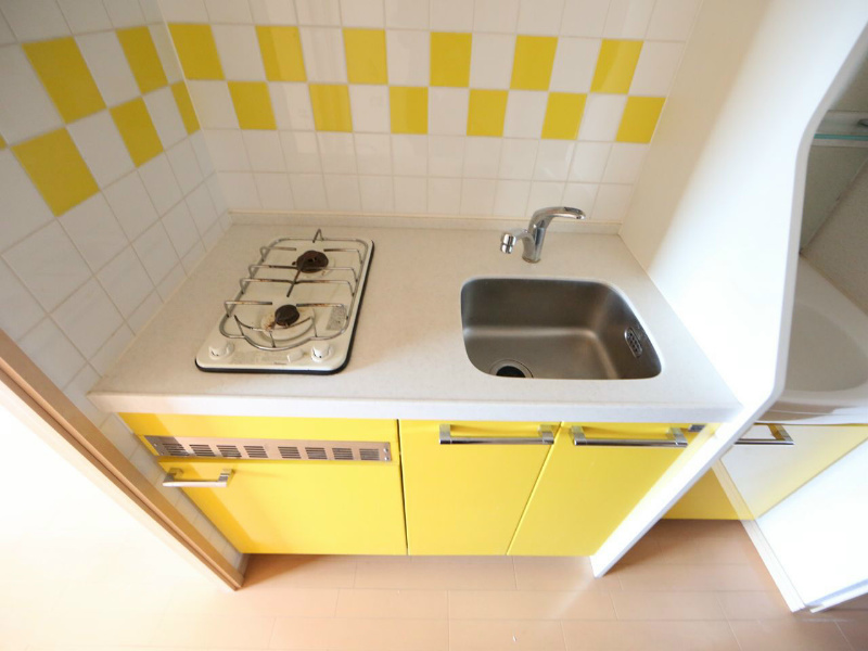 キッチン　システムキッチン（ガス2口）冷蔵庫・レンジ等ご用意できます