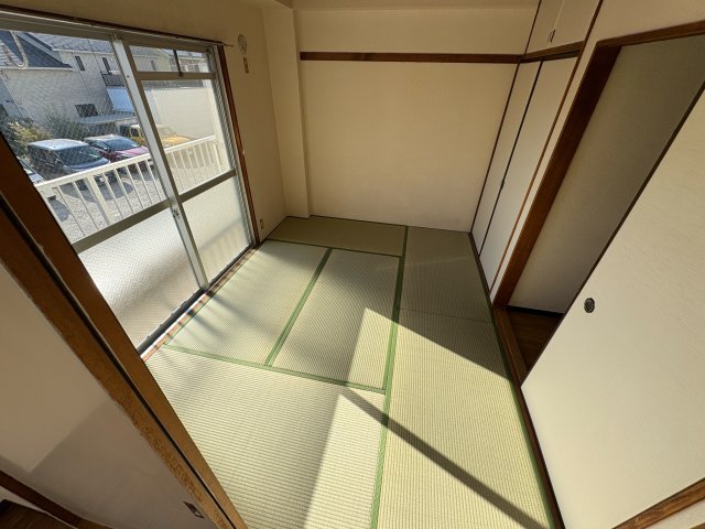 その他部屋・スペース　畳の上でゆっくりとくつろげる和室です