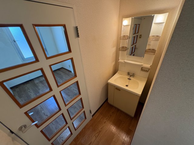 洗面設備　朝の支度にも助かる、独立の洗髪洗面化粧台