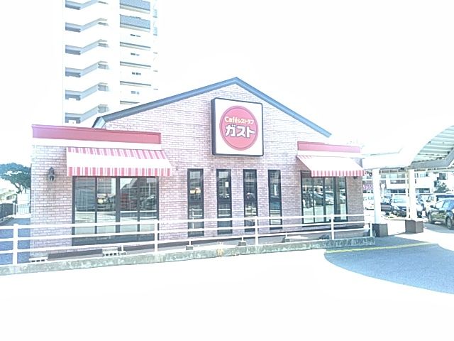 飲食店　ガスト牧港（飲食店）まで54m