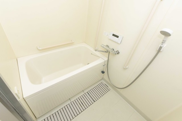 バス・シャワールーム　便利な自動お湯張り機能付きのお風呂、浴室換気乾燥機付きです