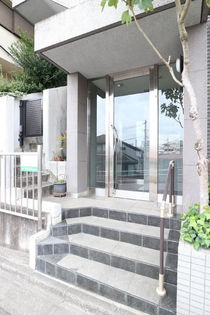 エントランス　清潔なエントランスです