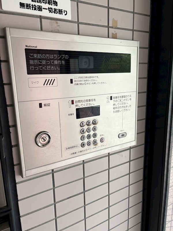 ロビー　オートロック付き