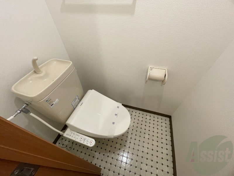 トイレ　ウォシュレット機能がついたトイレです。安心して使用できます。