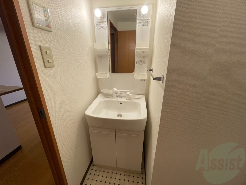 洗面設備　シャンプードレッサー。身支度はここでばっちり。