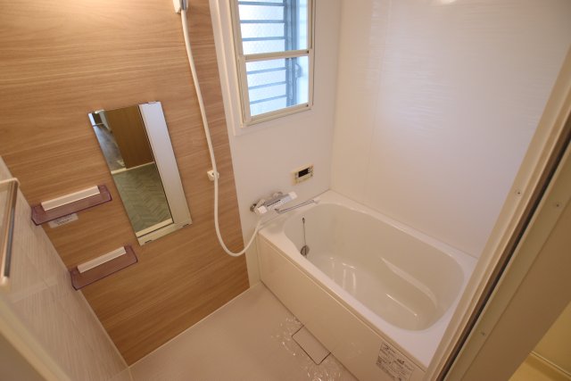 バス・シャワールーム　※他部屋の参考写真です。