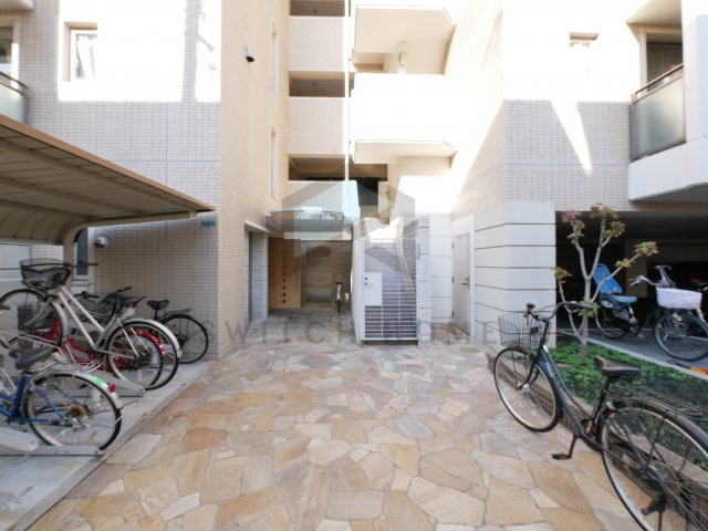 エントランス　建物の内部です