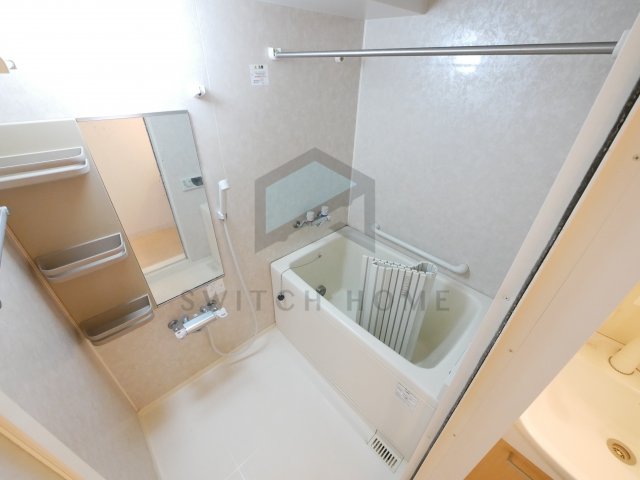 バス・シャワールーム　コンパクトで使いやすいお風呂です