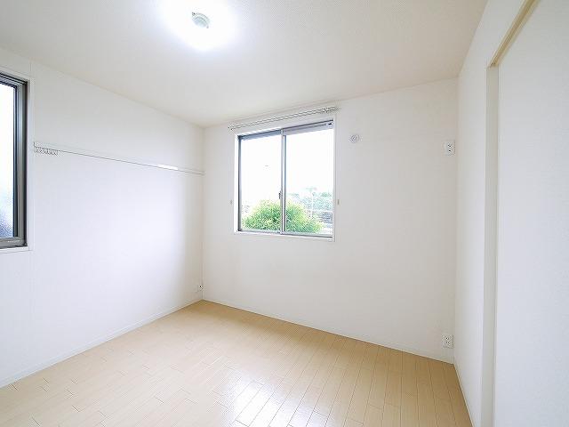 その他部屋・スペース　広くて明るい寝室