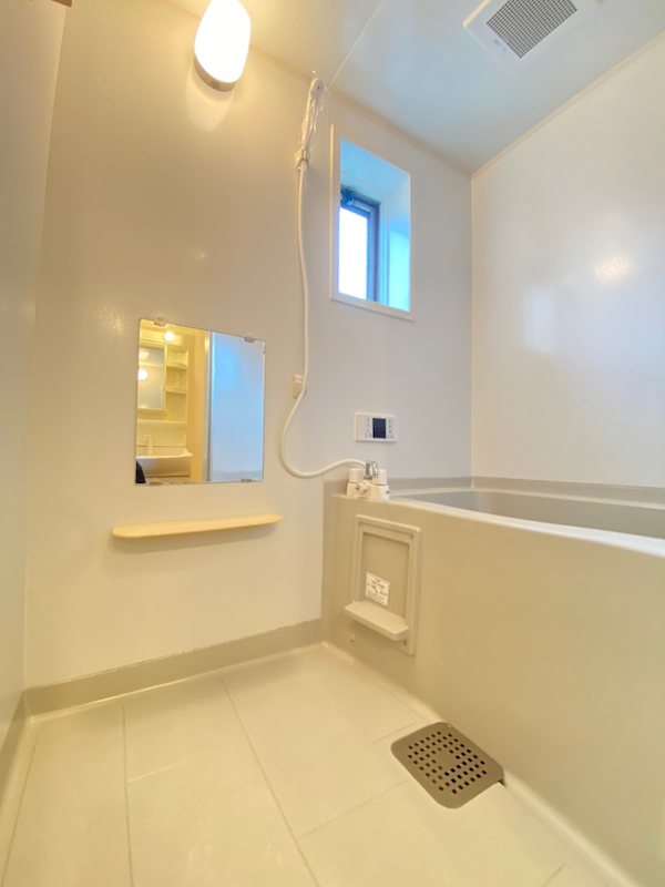 バス・シャワールーム　快適な湯温をキープできる追い焚き機能付き。忙しい毎日にも、ゆ